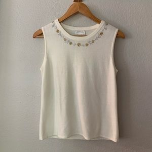 Vintage White Sweater w/ Sweet Flower Detailing